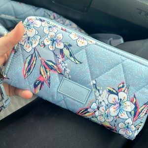 Vera Bradley Ultralight RFID Accordion Wristlet Cherry Blossoms